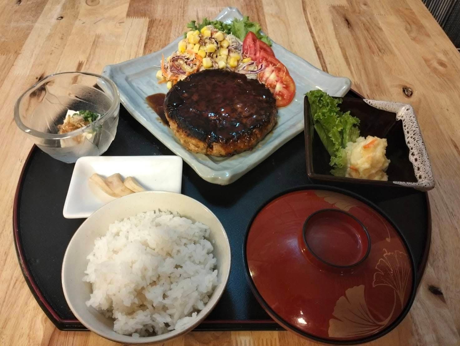 Fresh sashimi platter — Izakaya Baku Pattaya